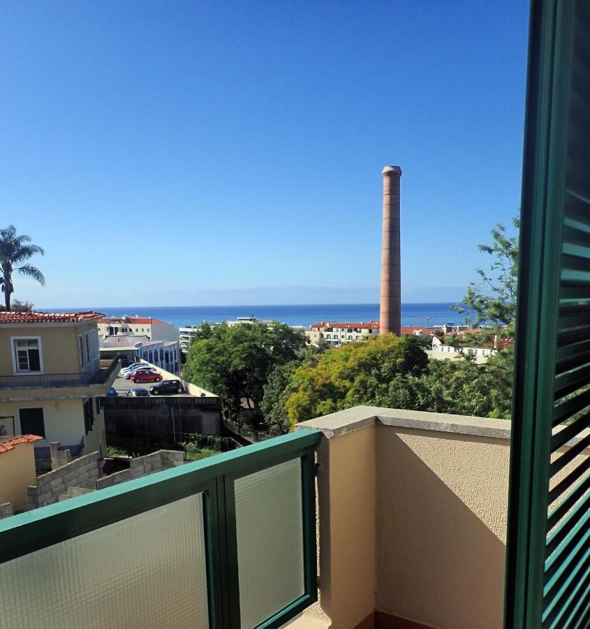 Funchal Petrolhead Apartment Bagian luar foto